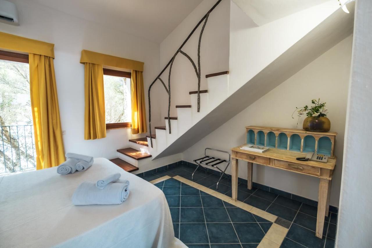 La Suera San Pantaleo Hotel Room photo
