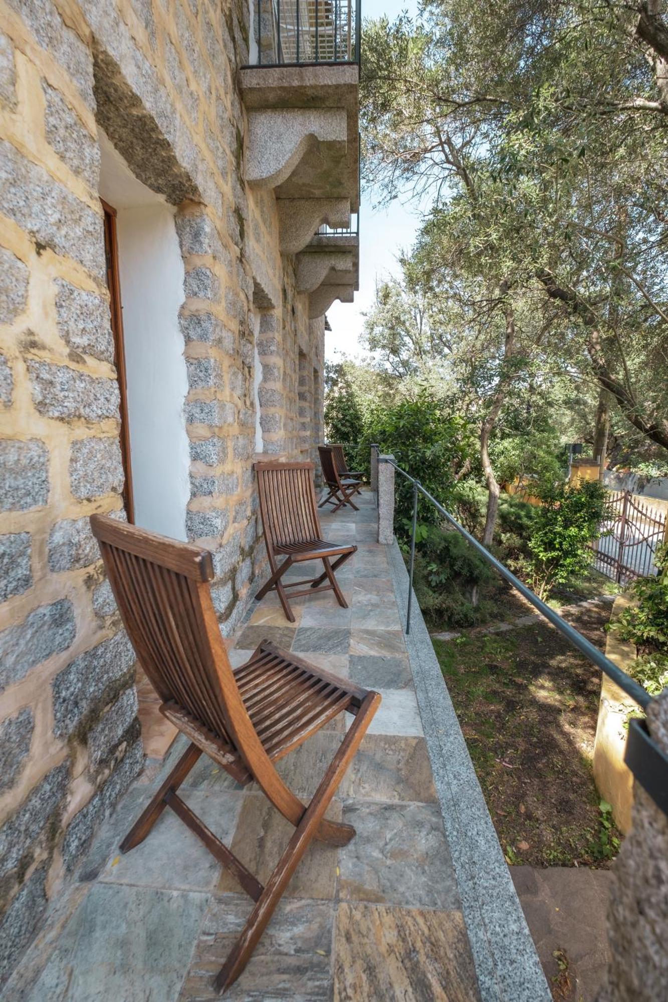 La Suera San Pantaleo Hotel Exterior photo